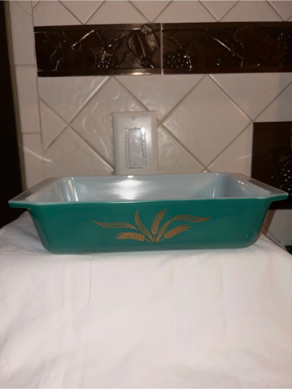 RARE Vintage Pyrex 1960 Green Wheat  casserole space Saver Dish 575-B
